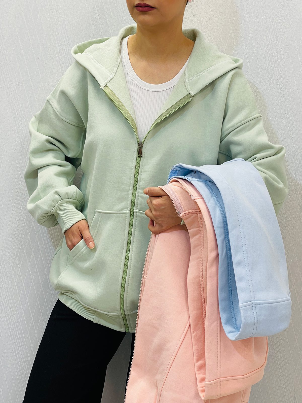 سویشرت کلاهدار دورس قواره دار زنانه سویشرت کلاهدار دورس قواره دار زنانه