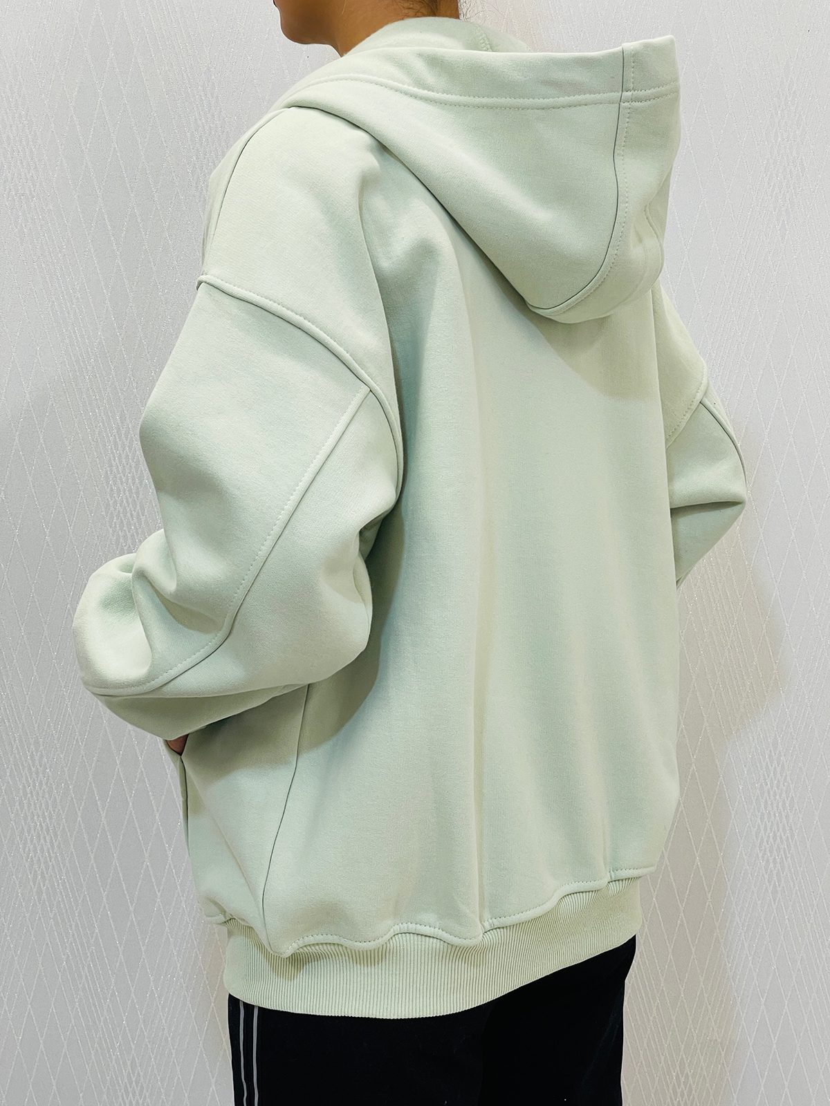 سویشرت کلاهدار دورس قواره دار زنانه سویشرت کلاهدار دورس قواره دار زنانه