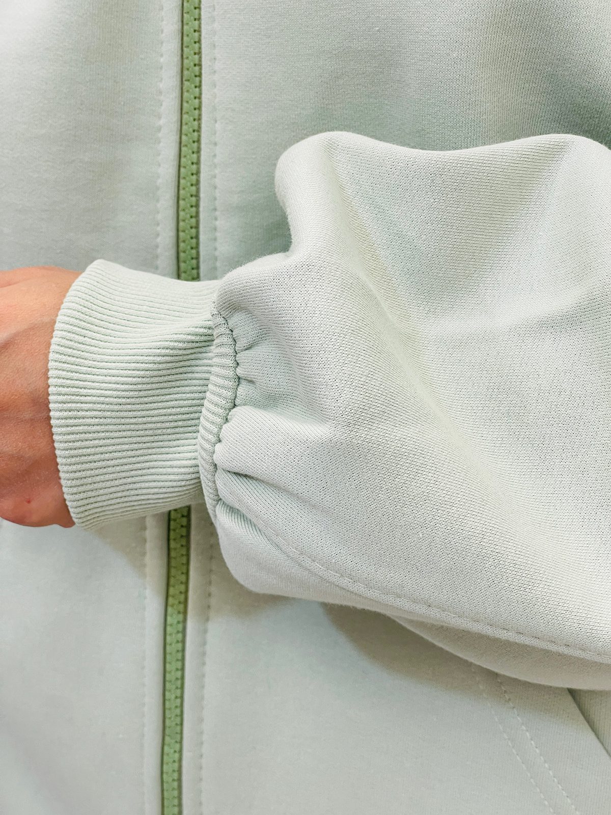 سویشرت کلاهدار دورس قواره دار زنانه سویشرت کلاهدار دورس قواره دار زنانه