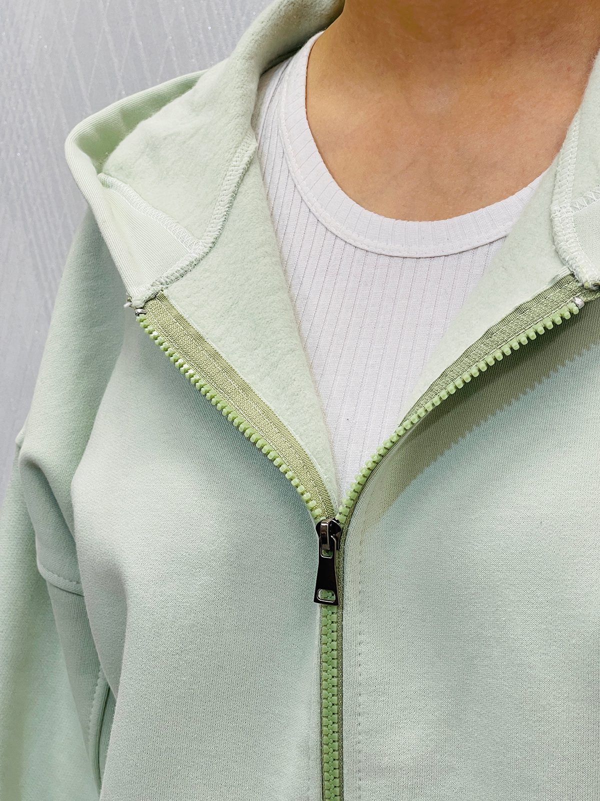 سویشرت کلاهدار دورس قواره دار زنانه سویشرت کلاهدار دورس قواره دار زنانه