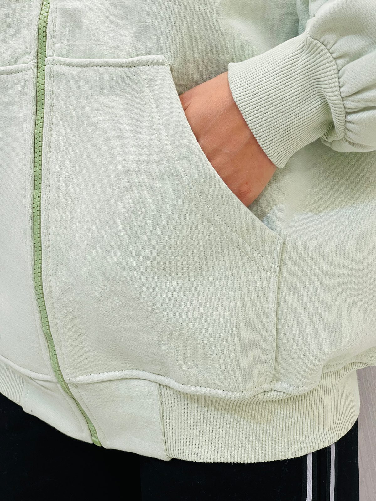 سویشرت کلاهدار دورس قواره دار زنانه سویشرت کلاهدار دورس قواره دار زنانه